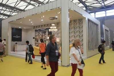 展覽展示搭建工廠,現(xiàn)場(chǎng)展會(huì)布置中如何保證展位搭建質(zhì)量？